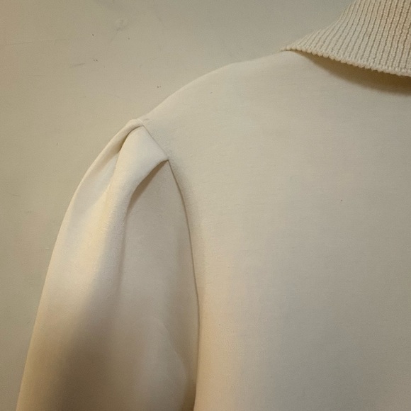 DH New York Button Down Fleece Sweater
Upscale brand - Picture 7 of 9